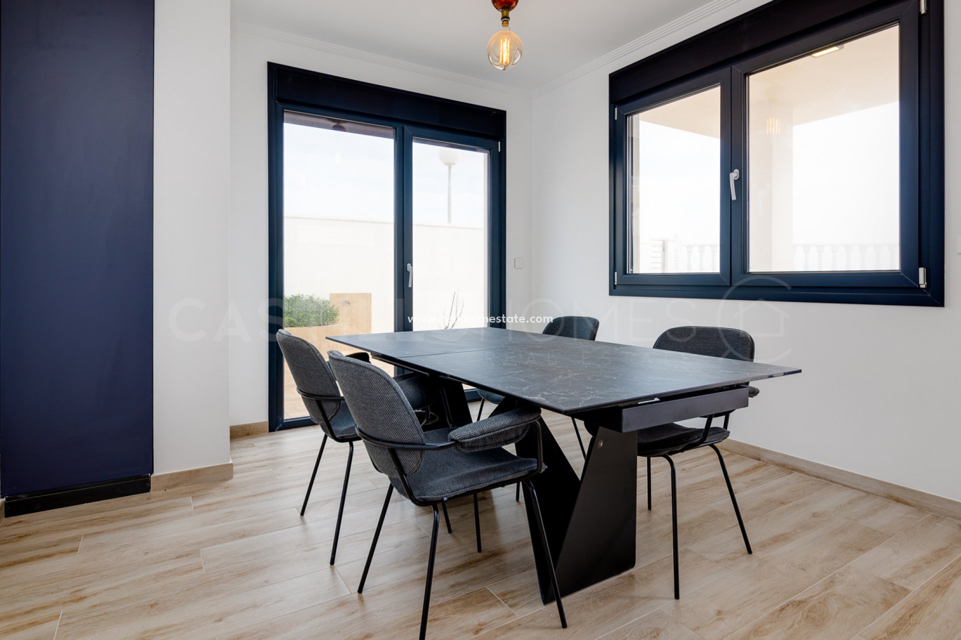 Återförsäljning - Villa -
Torrevieja - Torre del moro