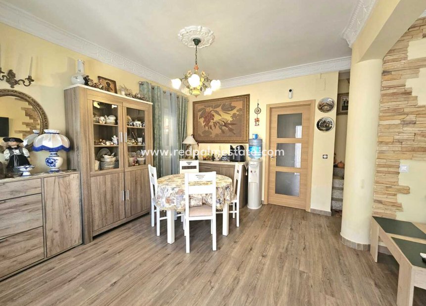 Återförsäljning - Villa -
Torrevieja - Torre del moro