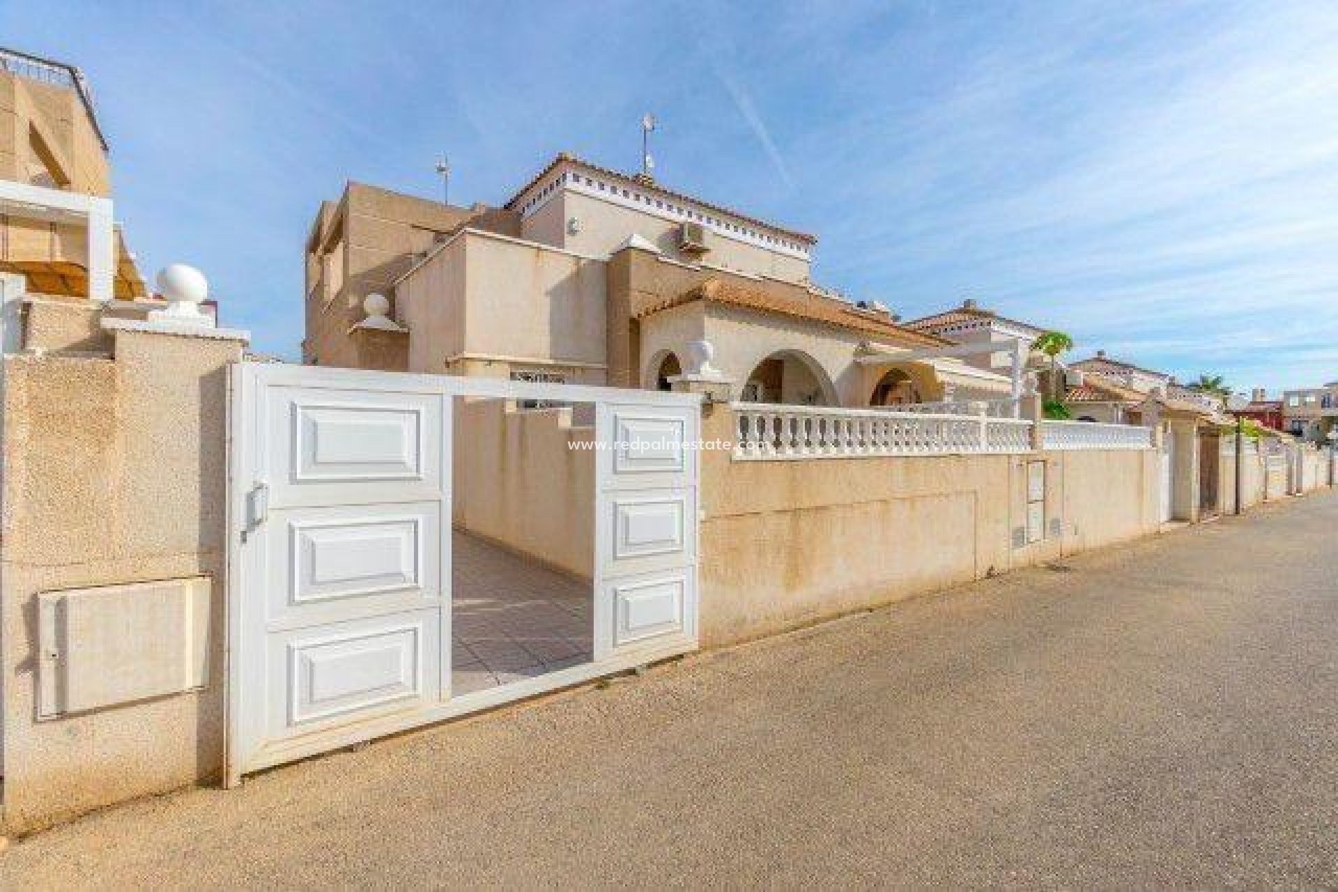 Återförsäljning - Villa -
Torrevieja - Torreblanca