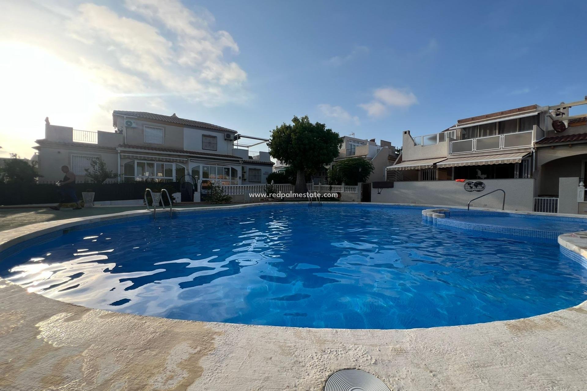Återförsäljning - Villa -
Torrevieja - Torreblanca