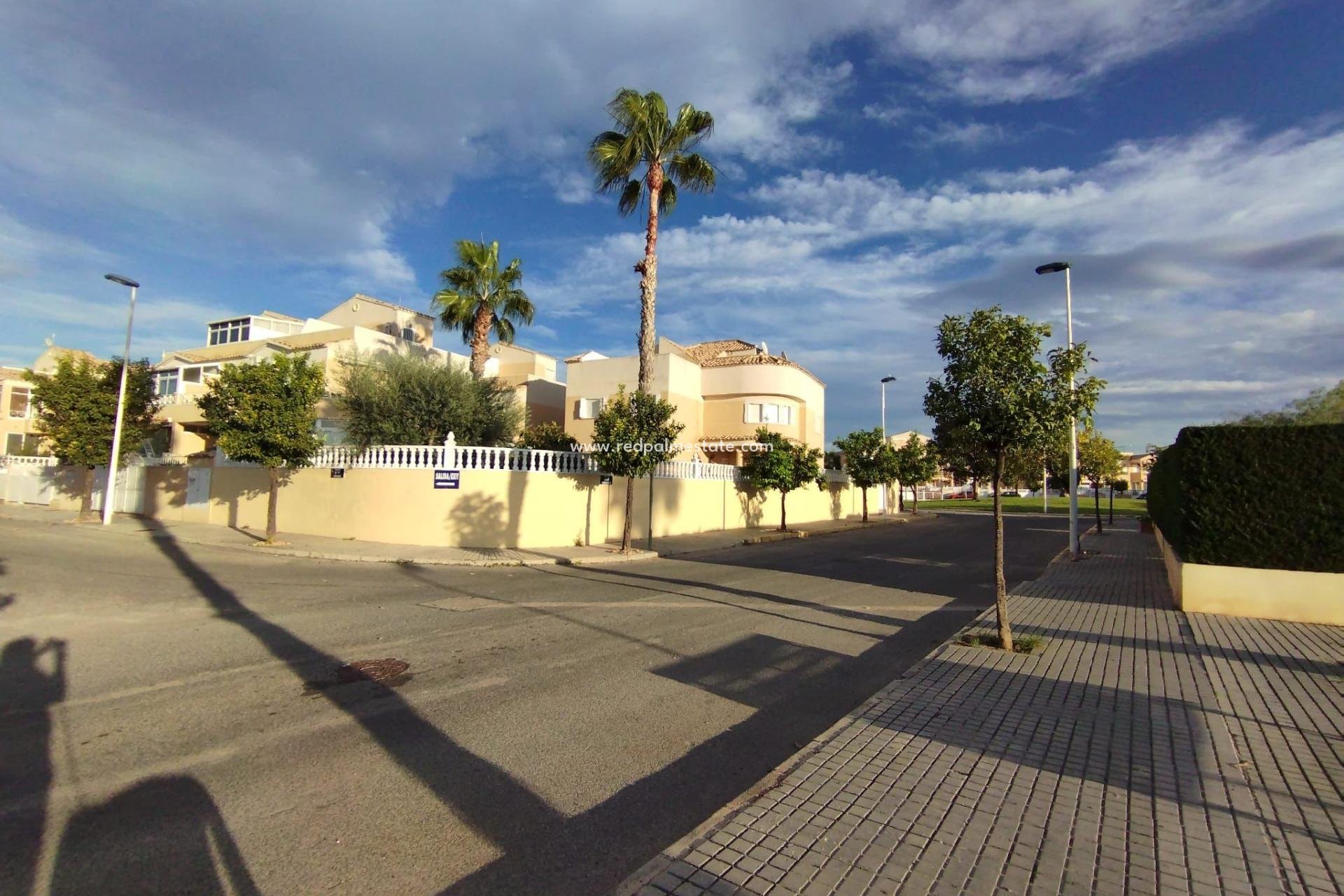 Återförsäljning - Villa -
Torrevieja - Torreta florida