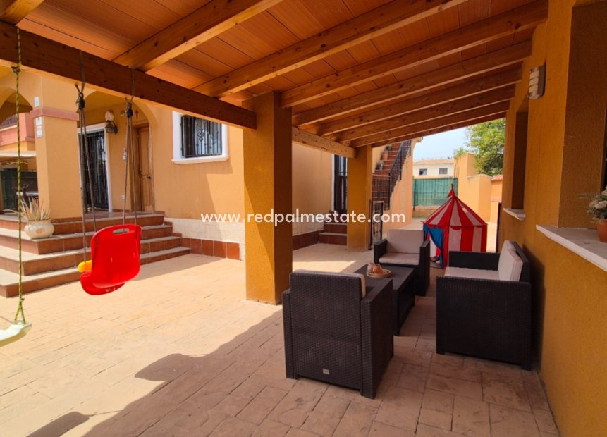 Återförsäljning - Villa -
Torrevieja