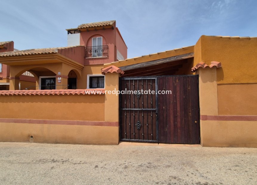 Återförsäljning - Villa -
Torrevieja
