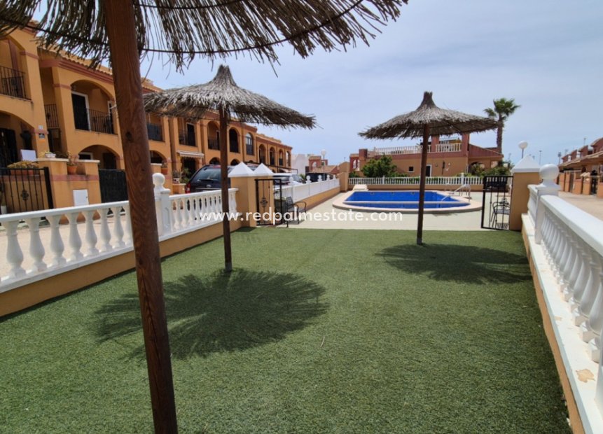 Återförsäljning - Villa -
Torrevieja