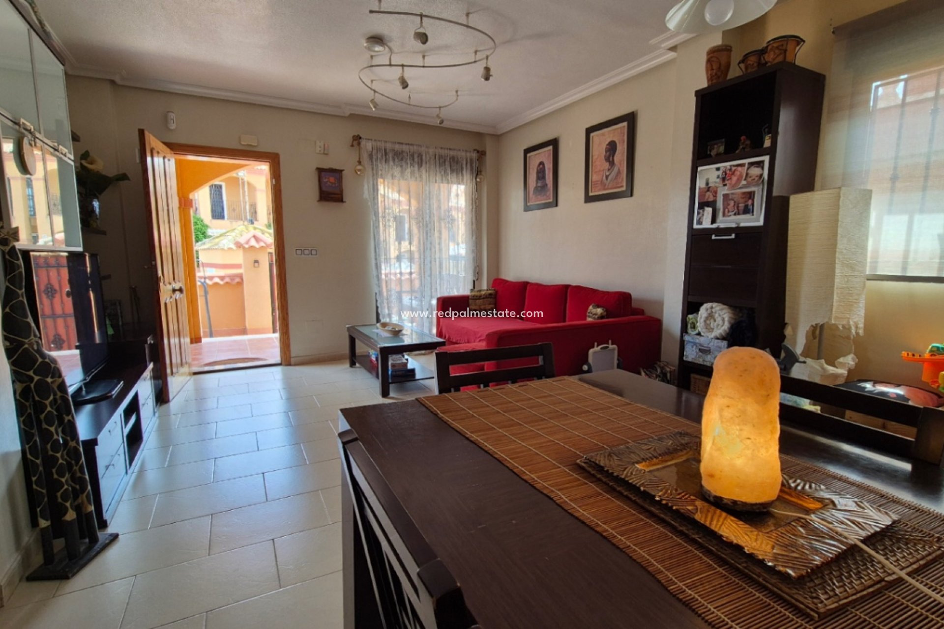 Återförsäljning - Villa -
Torrevieja
