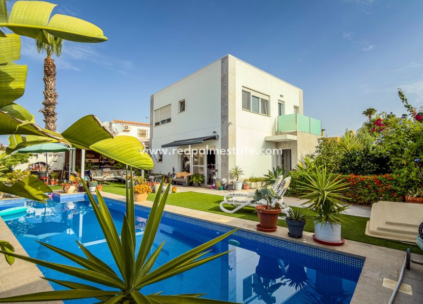 Återförsäljning - Villa -
Torrevieja