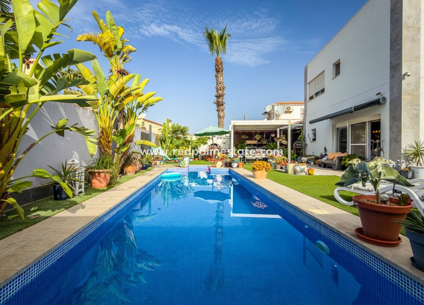 Återförsäljning - Villa -
Torrevieja