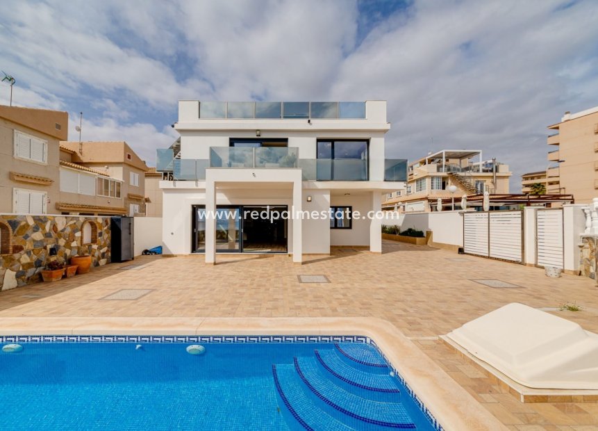 Återförsäljning - Villa -
Torrevieja