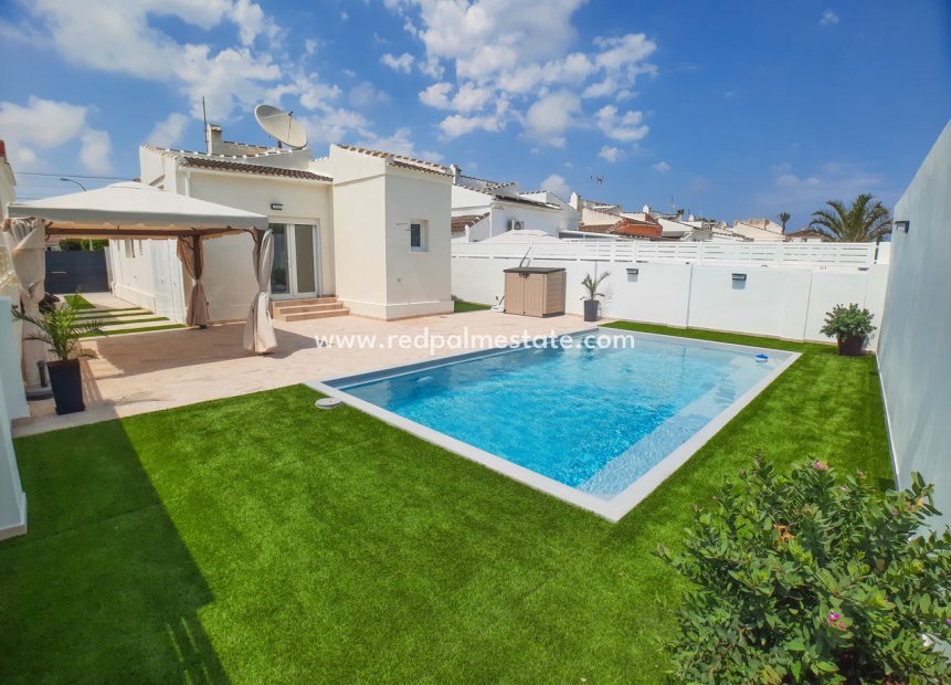 Återförsäljning - Villa -
Torrevieja