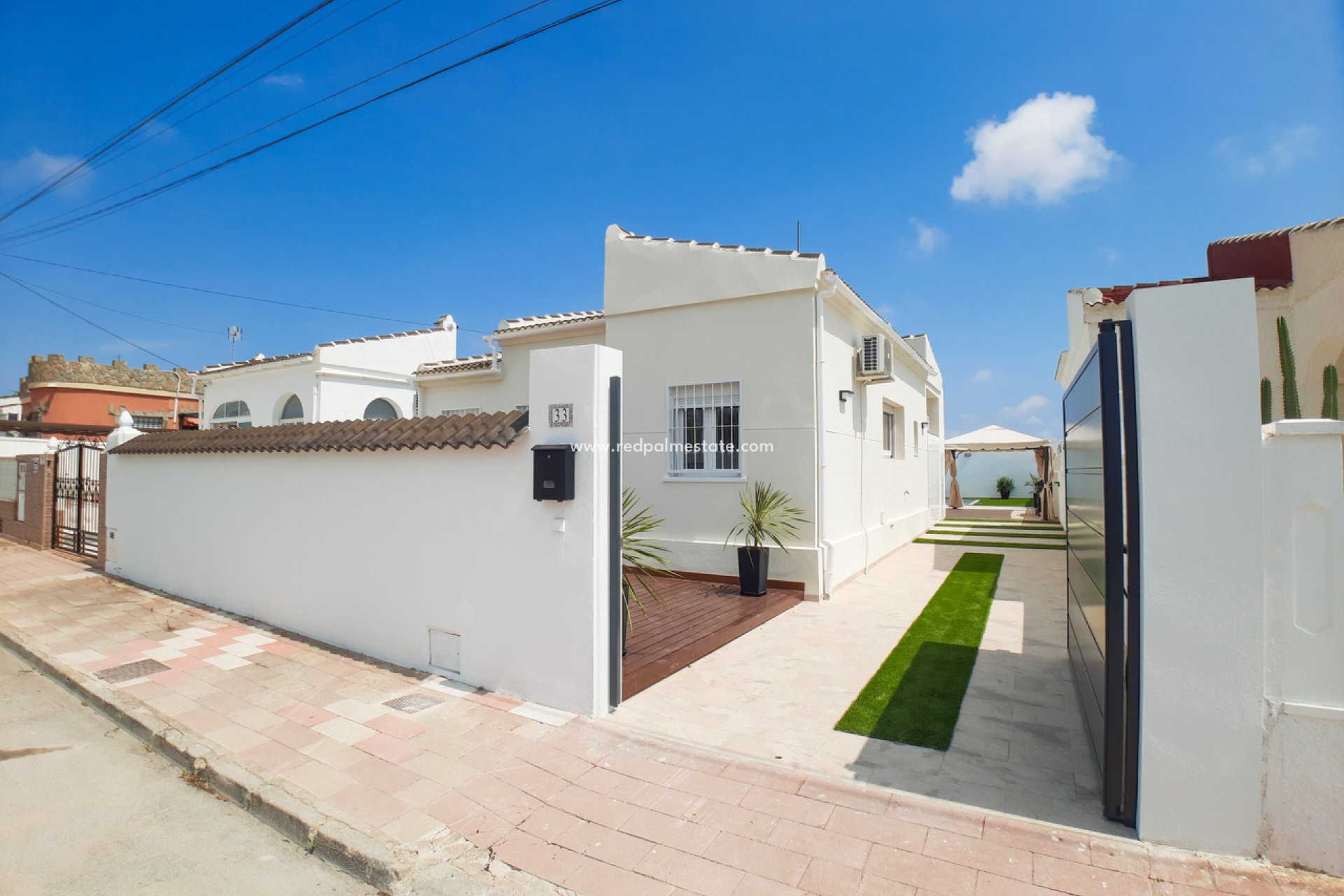 Återförsäljning - Villa -
Torrevieja