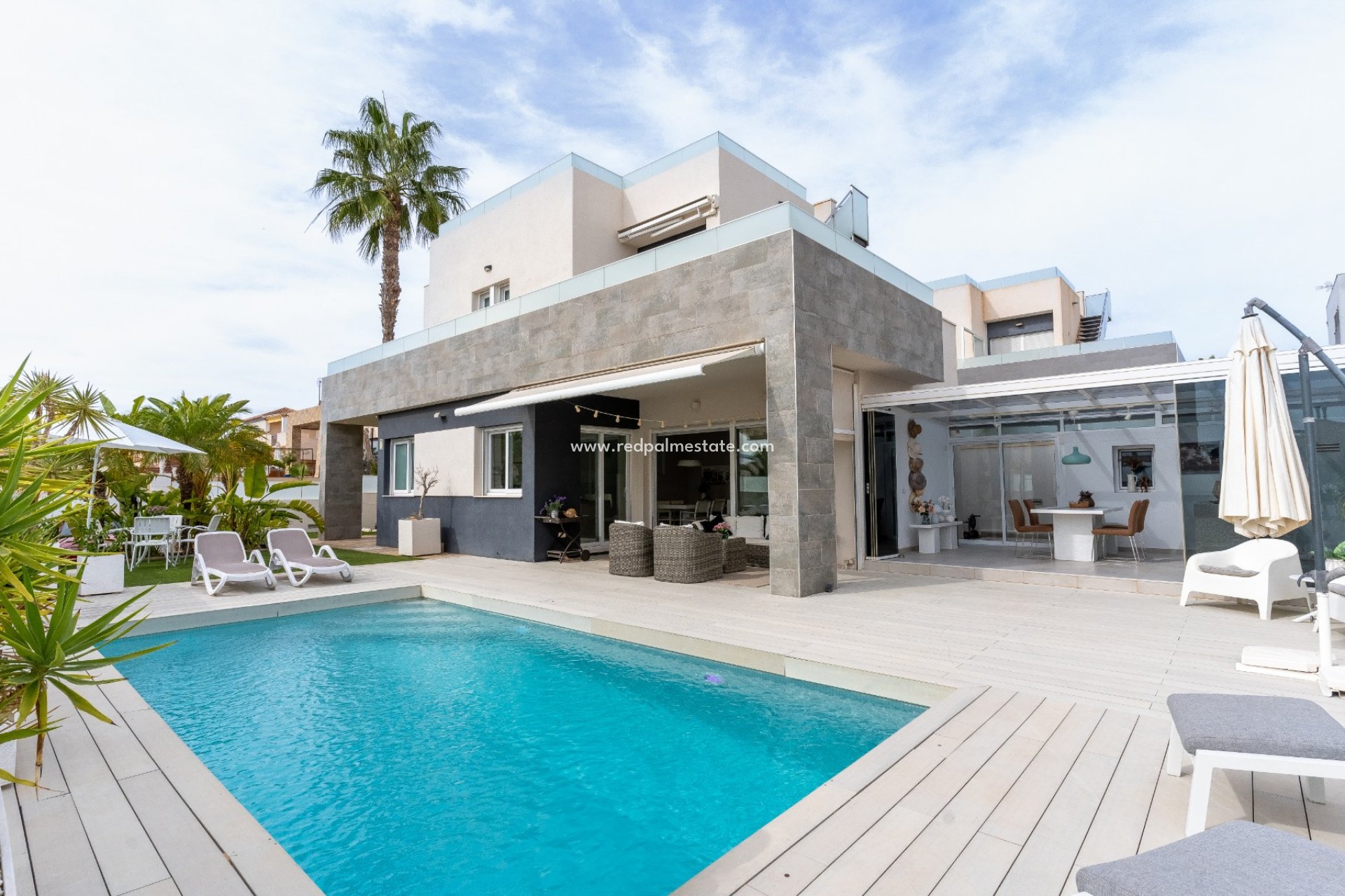 Återförsäljning - Villa -
Torrevieja