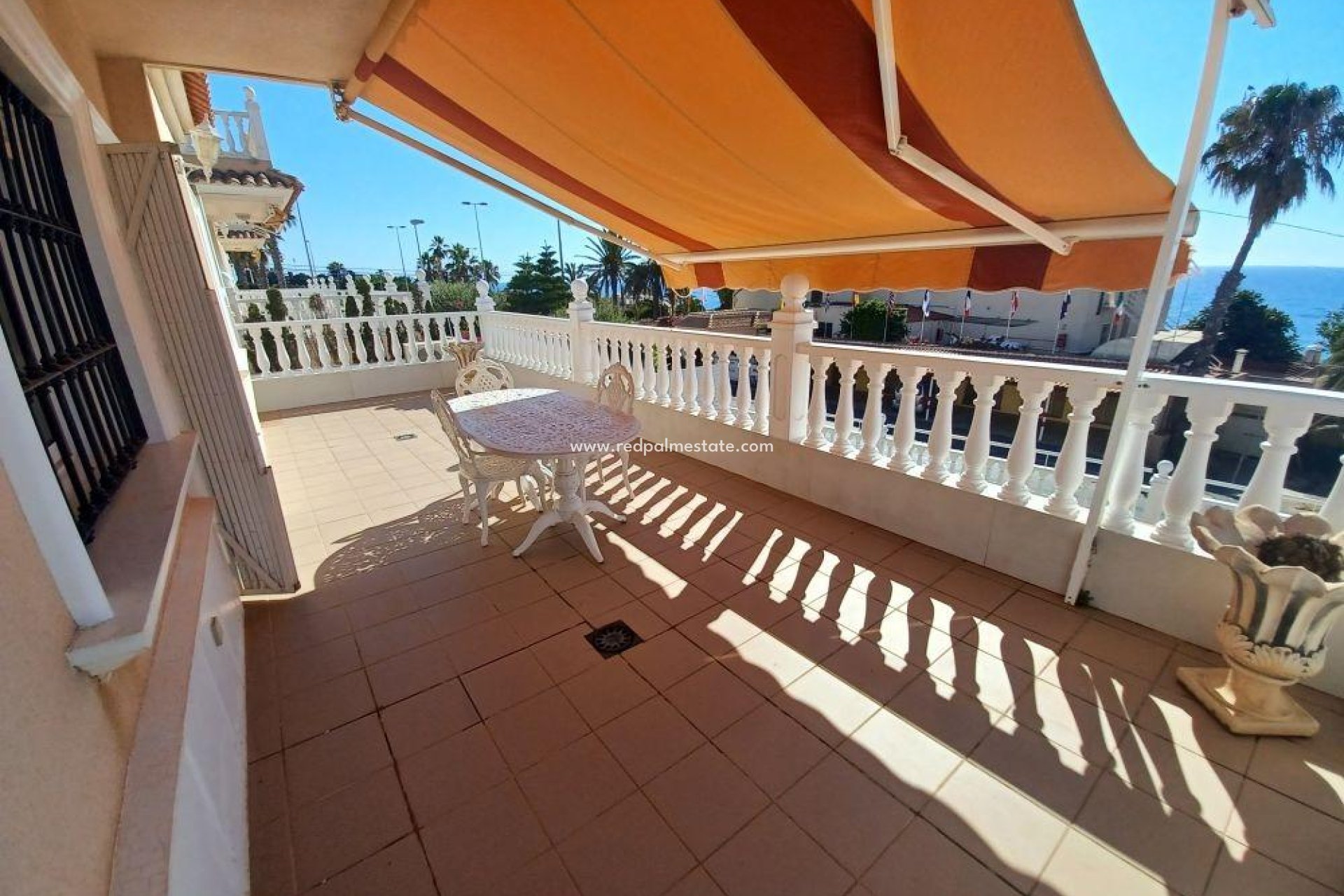 Återförsäljning - Villa -
Torrevieja