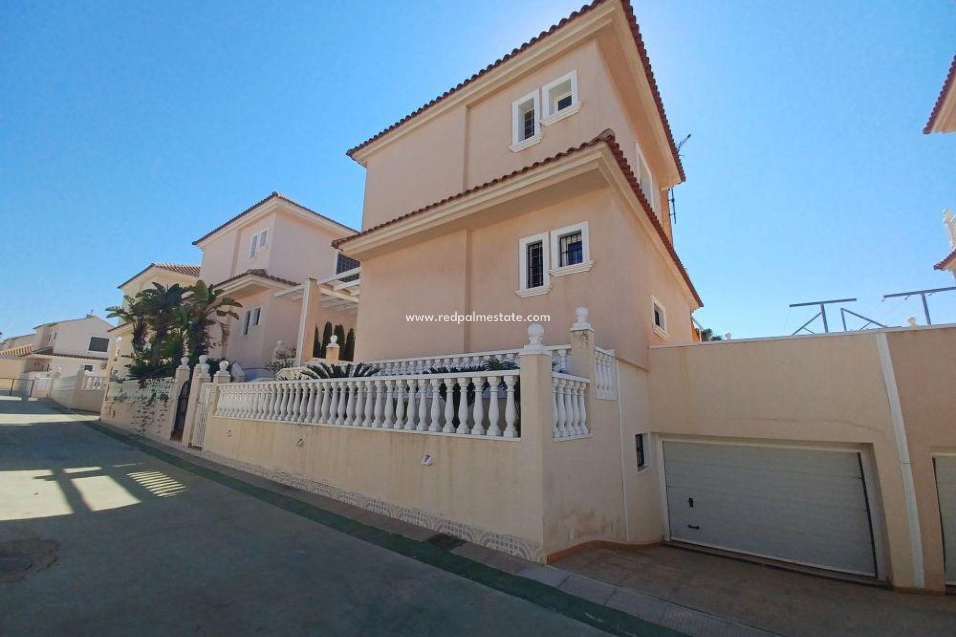 Återförsäljning - Villa -
Torrevieja