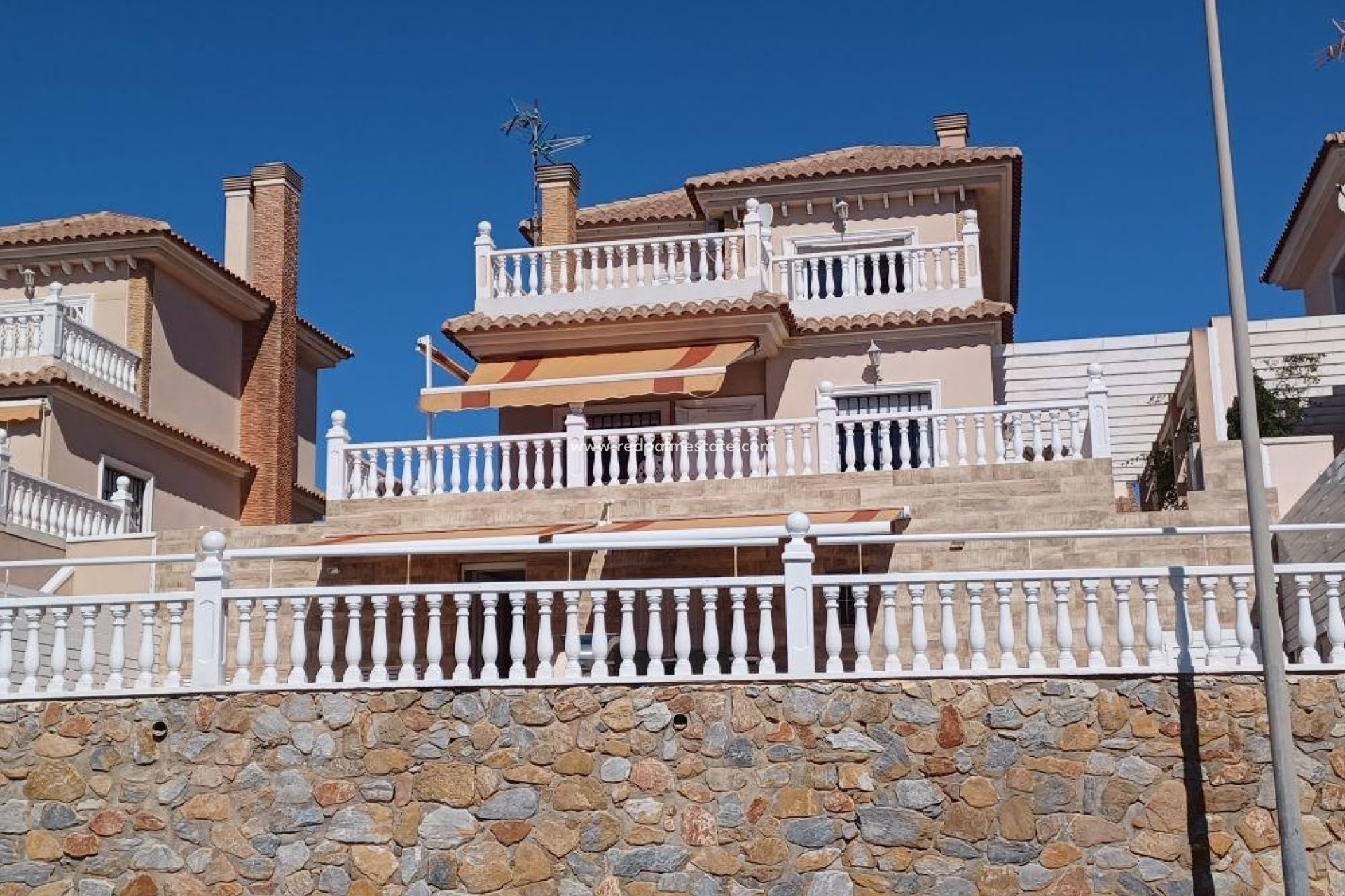 Återförsäljning - Villa -
Torrevieja