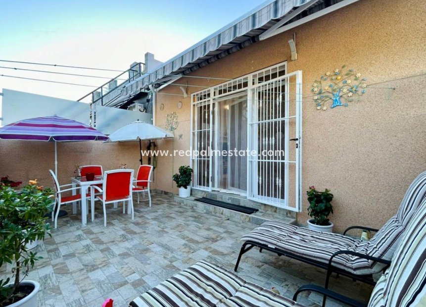 Återförsäljning - Villa -
Torrevieja