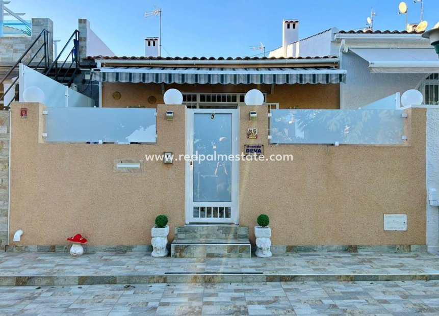 Återförsäljning - Villa -
Torrevieja