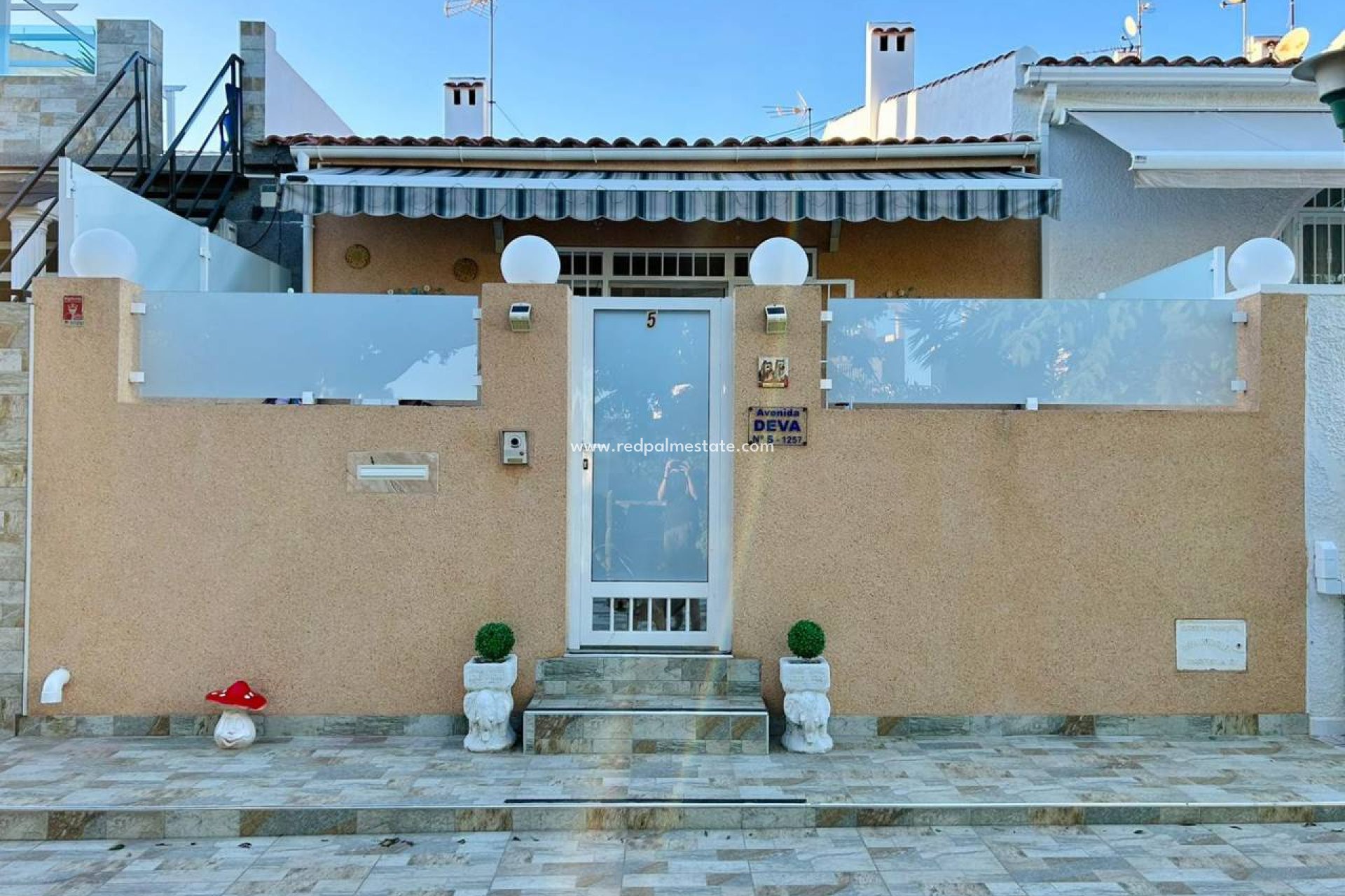 Återförsäljning - Villa -
Torrevieja