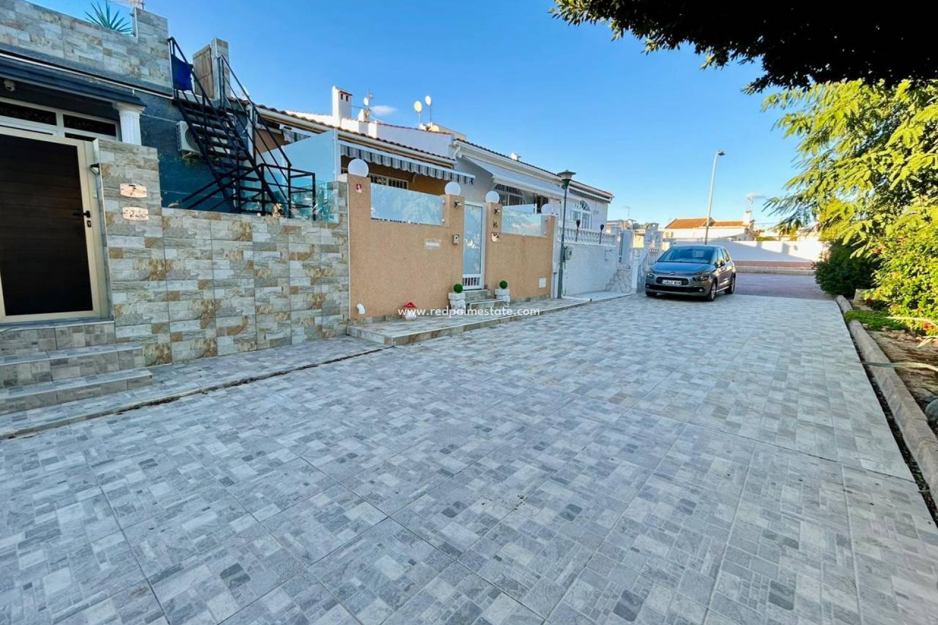 Återförsäljning - Villa -
Torrevieja