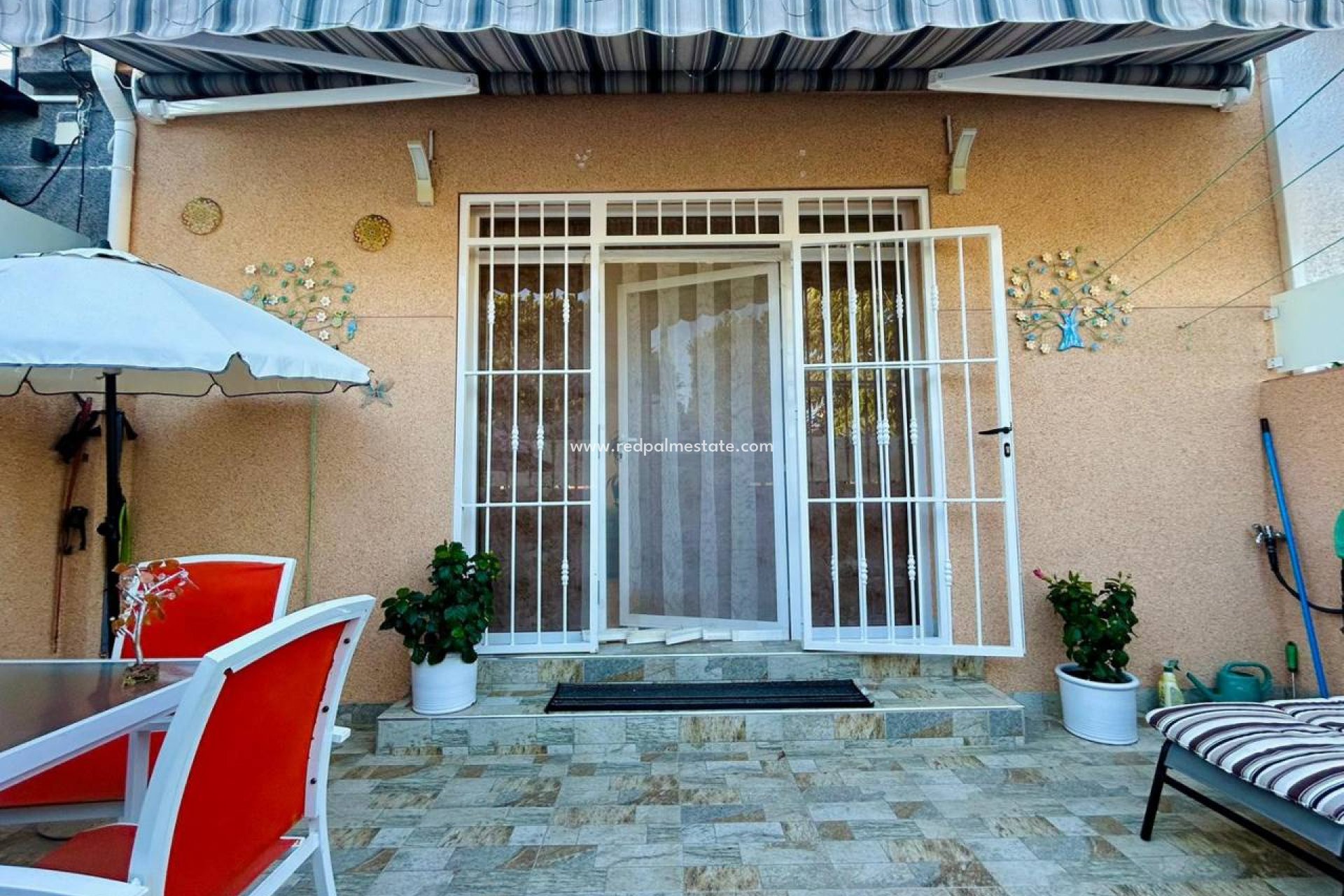 Återförsäljning - Villa -
Torrevieja