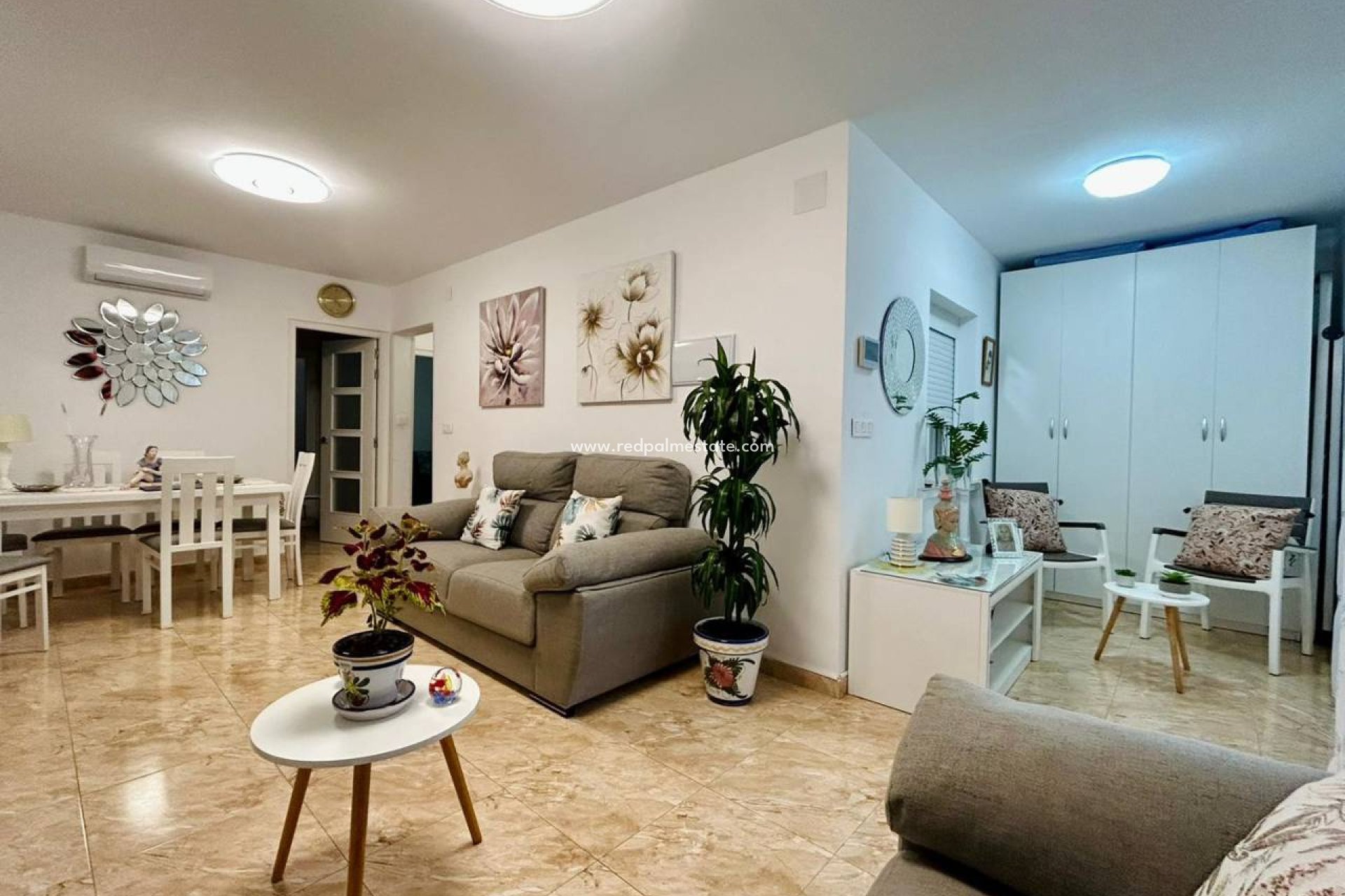 Återförsäljning - Villa -
Torrevieja