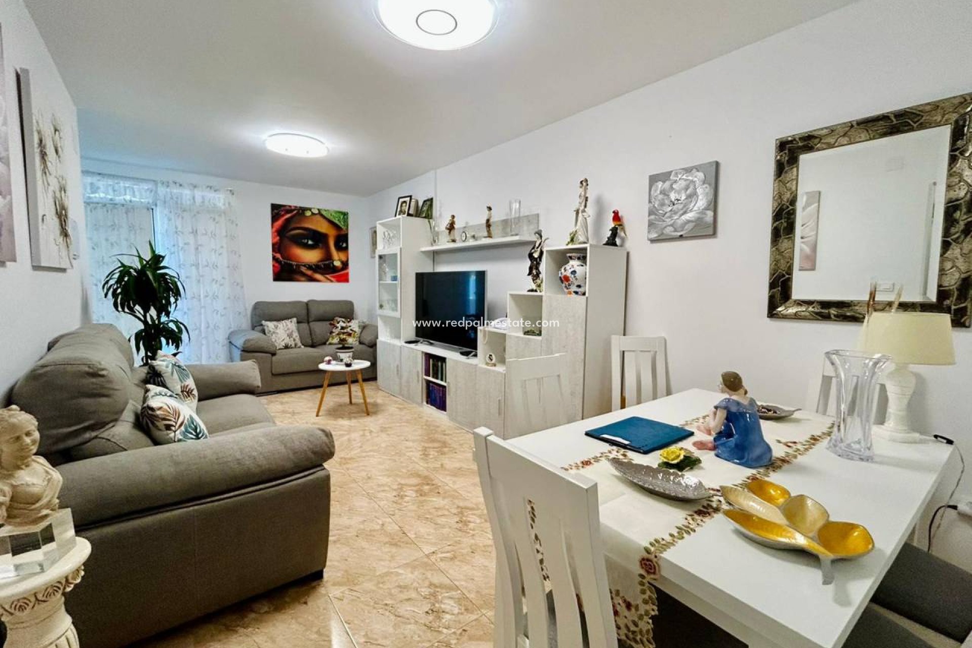 Återförsäljning - Villa -
Torrevieja