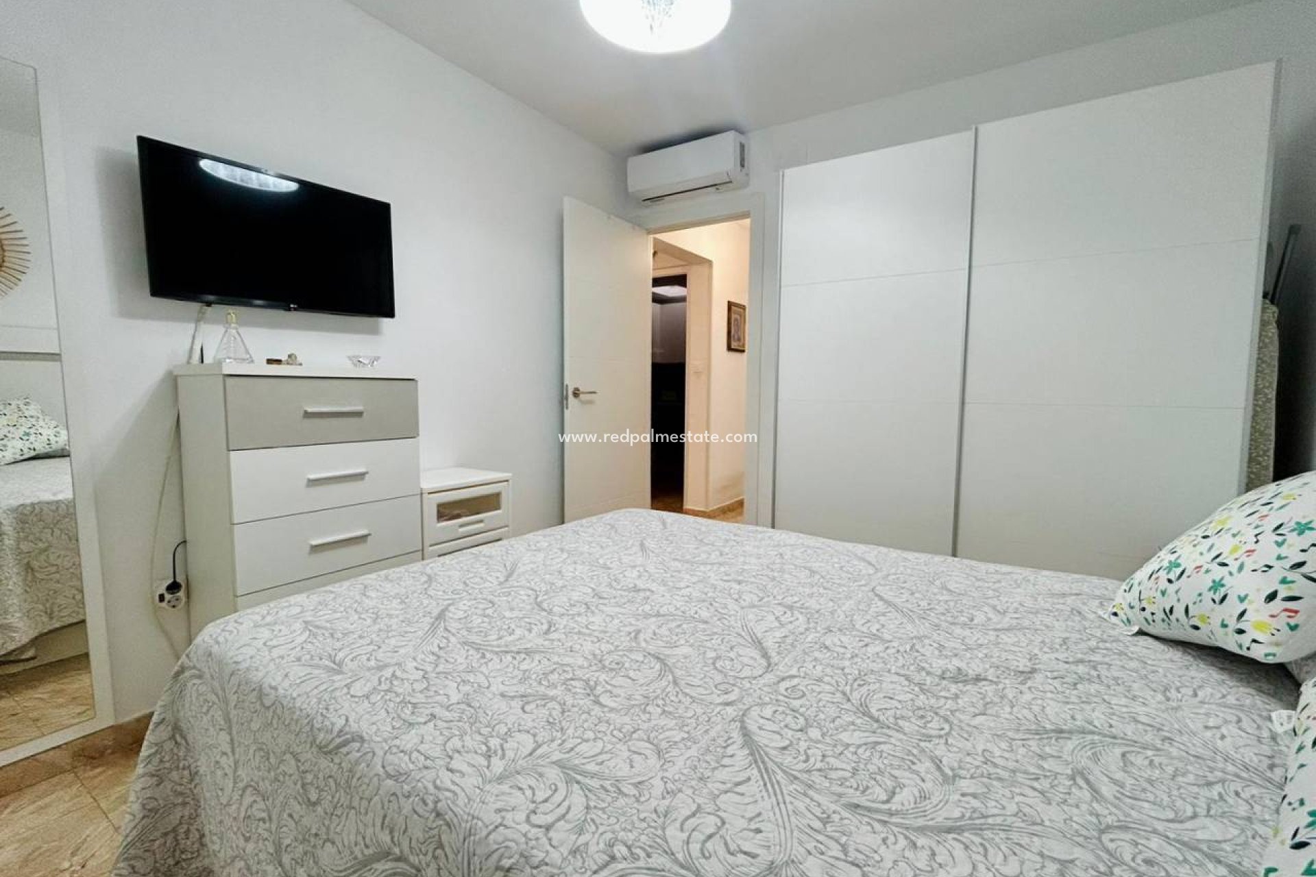 Återförsäljning - Villa -
Torrevieja