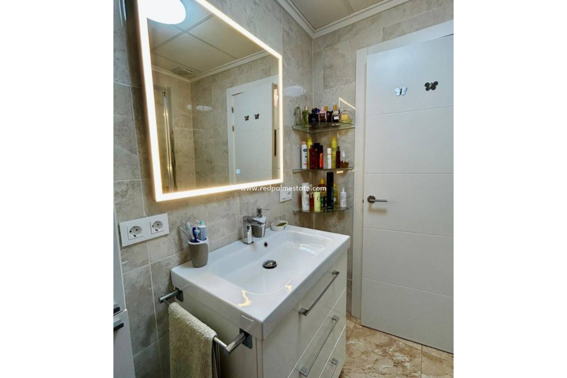 Återförsäljning - Villa -
Torrevieja