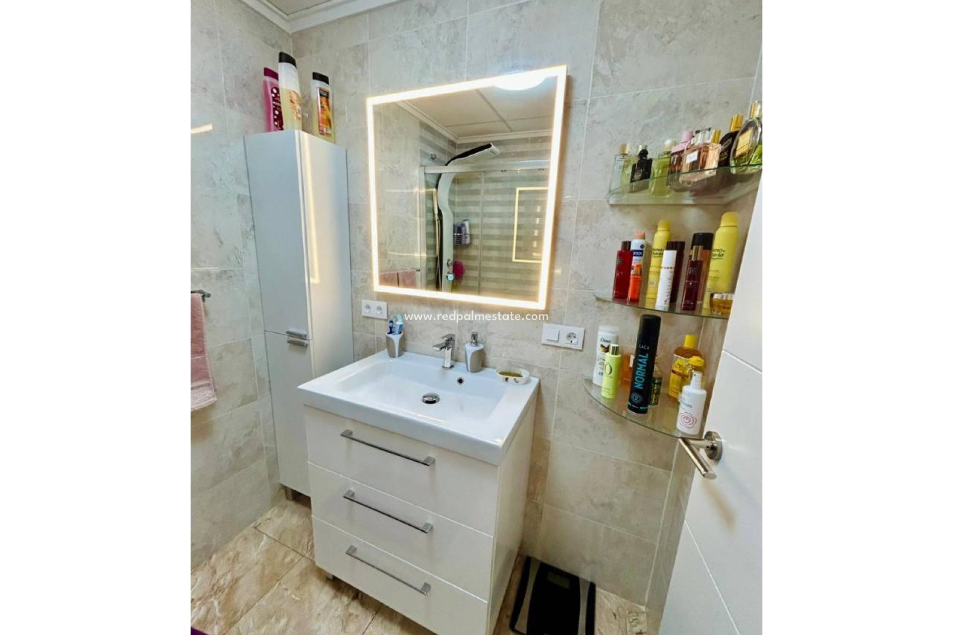 Återförsäljning - Villa -
Torrevieja