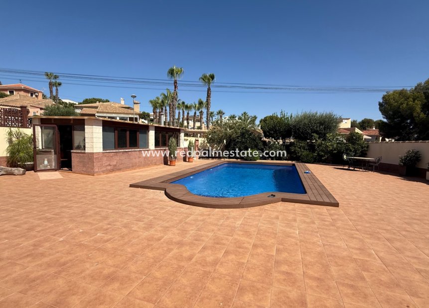 Återförsäljning - Villa -
Torrevieja