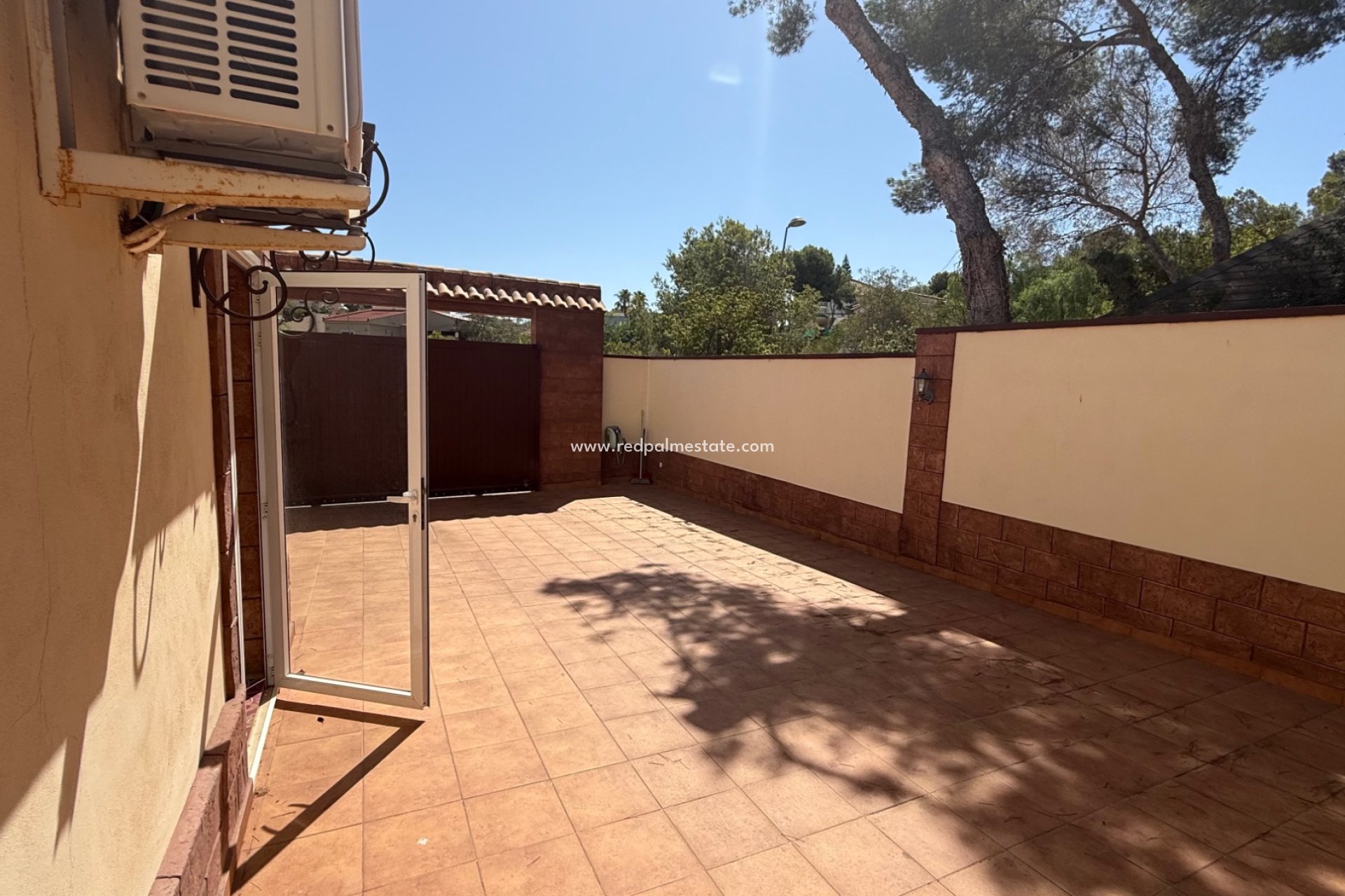 Återförsäljning - Villa -
Torrevieja
