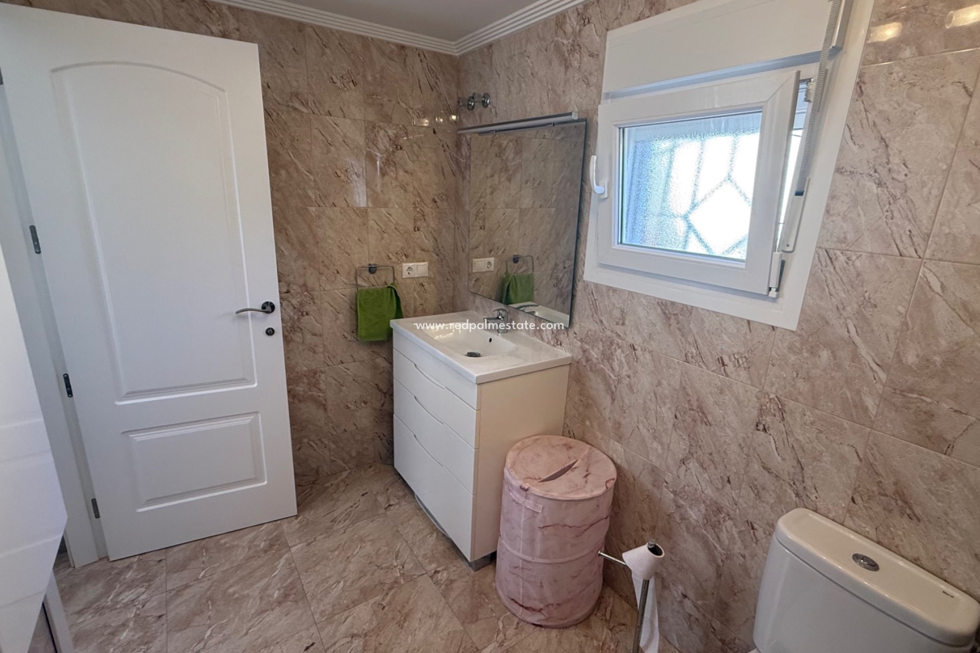 Återförsäljning - Villa -
Torrevieja