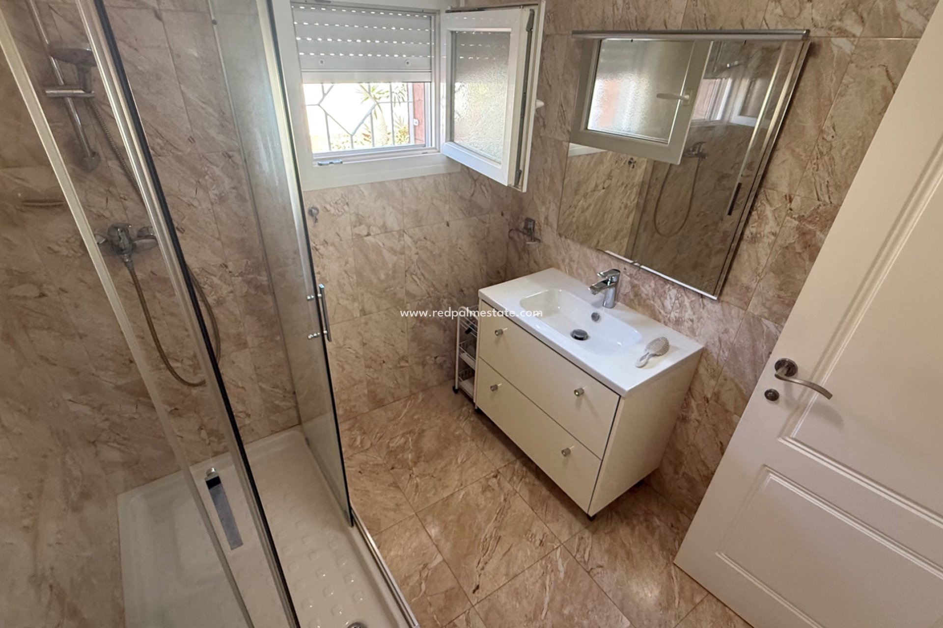 Återförsäljning - Villa -
Torrevieja