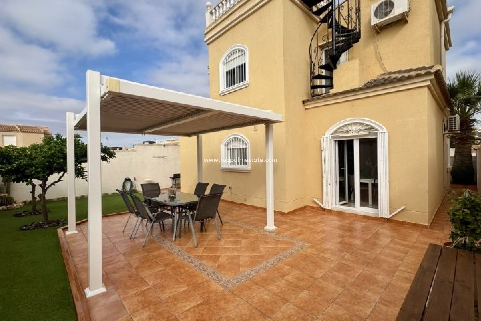 Återförsäljning - Villa -
Torrevieja