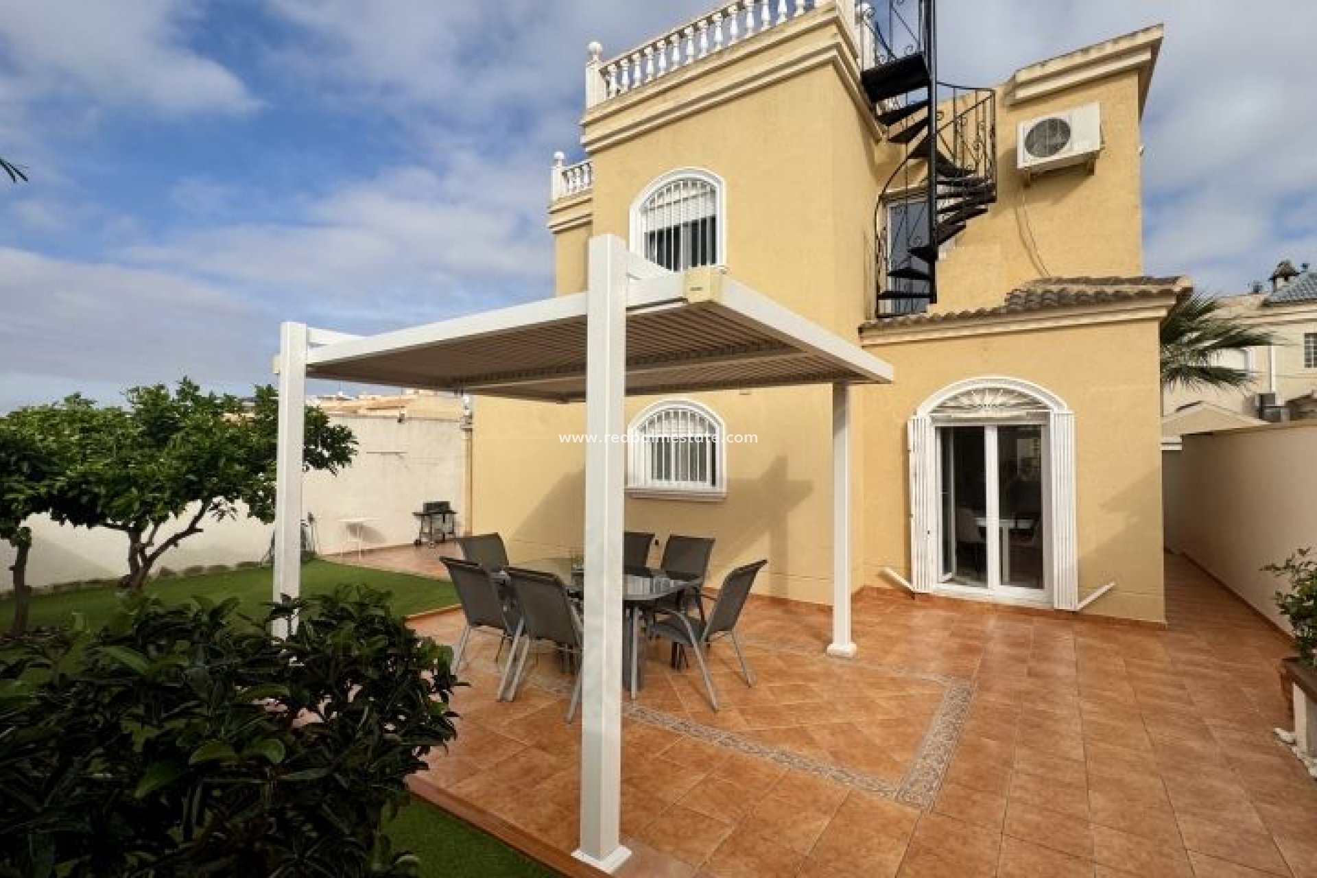 Återförsäljning - Villa -
Torrevieja