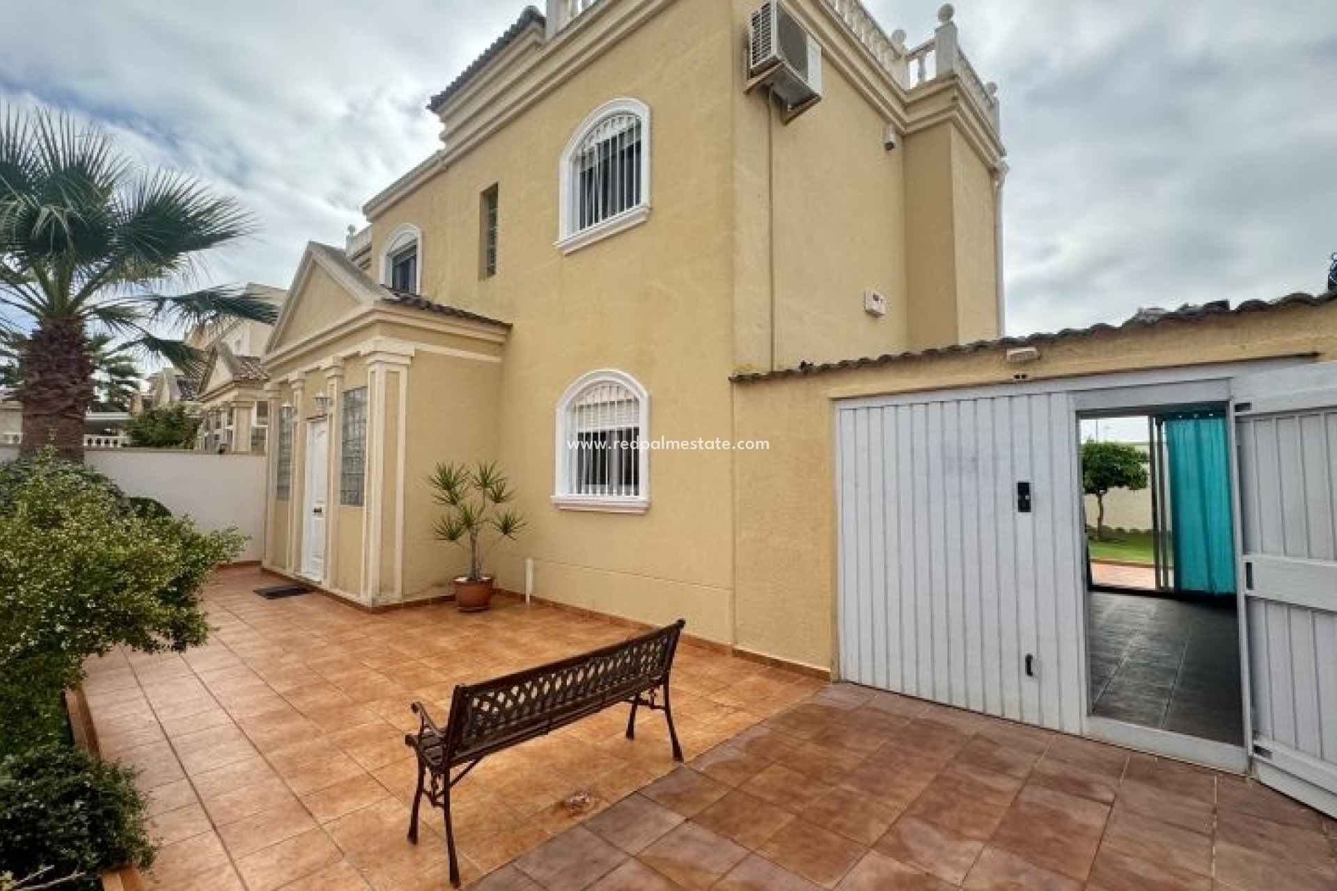 Återförsäljning - Villa -
Torrevieja