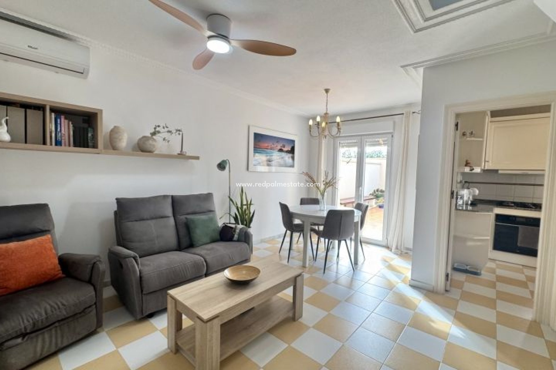 Återförsäljning - Villa -
Torrevieja
