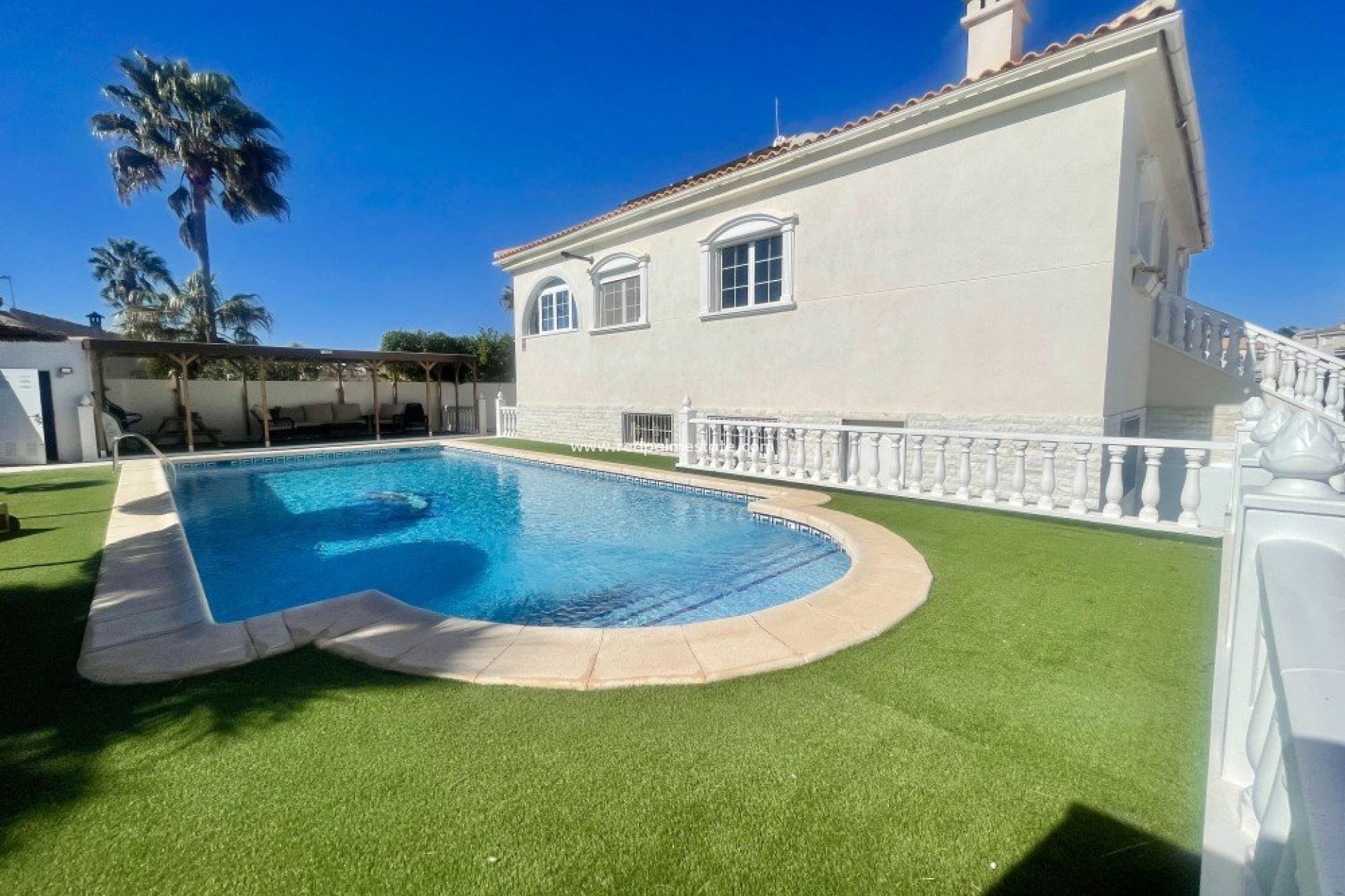 Återförsäljning - Villa -
Urb. La Marina - Inland