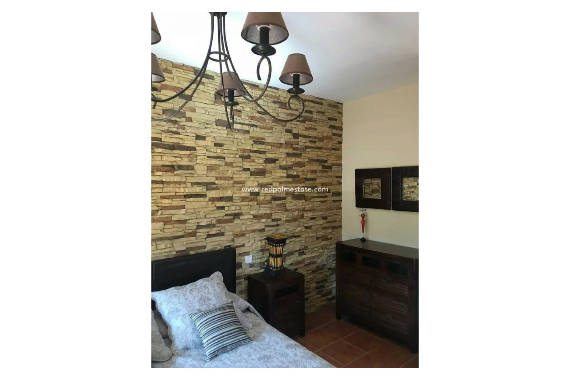 Återförsäljning - Villa -
Villena