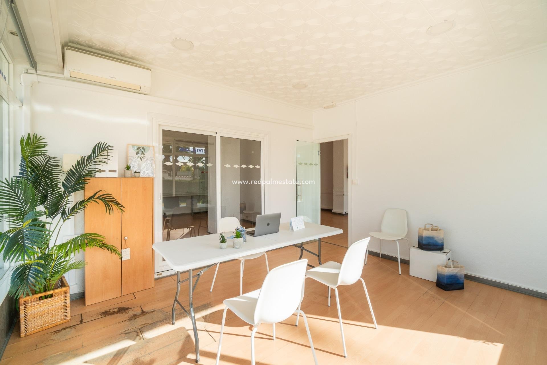  - Business -
Orihuela Costa - La Zenia