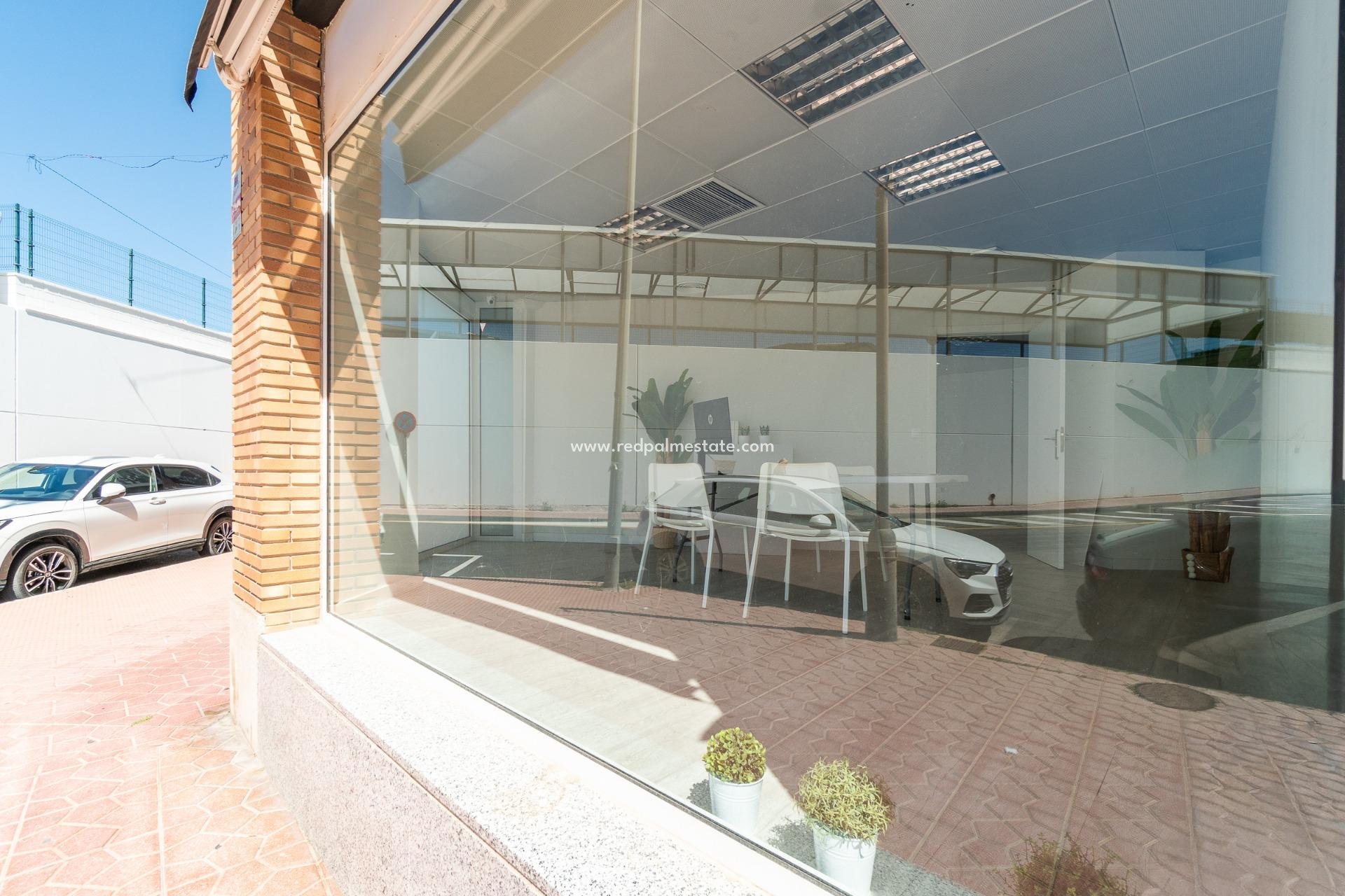  - Business -
Orihuela Costa - Playa Flamenca