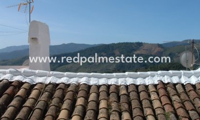 Casa Adosada - Reventa - Yunquera -
                Yunquera