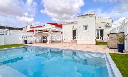 Detached Villa - Resale - Torrevieja - La Siesta - El Salado -  Torreta