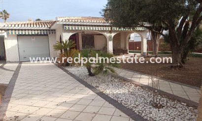 Fristående villa - Återförsäljning - Orihuela Costa - Campoamor