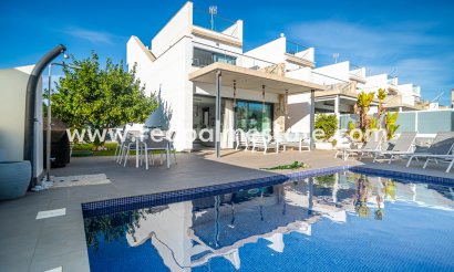 Fristående villa - Återförsäljning - Orihuela Costa - Costa Blanca