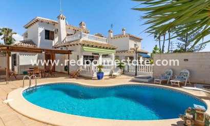 Fristående villa - Återförsäljning - Orihuela Costa - La Zenia