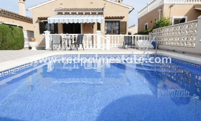 Fristående villa - Återförsäljning - Orihuela Costa - Playa Flamenca