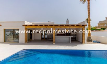 Fristående villa - Återförsäljning - Torrevieja - La Siesta - El Salado -  Torreta