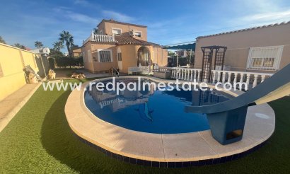 Fristående villa - Återförsäljning - Torrevieja - La Siesta - El Salado -  Torreta