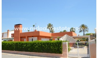 Fristående villa - Återförsäljning - Torrevieja - Torrevieja