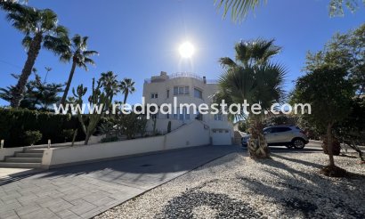 Fristående villa - Återförsäljning - Torrevieja - Torrevieja